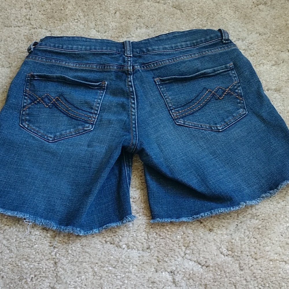 Cut Off Shorts - Picture 4 of 4